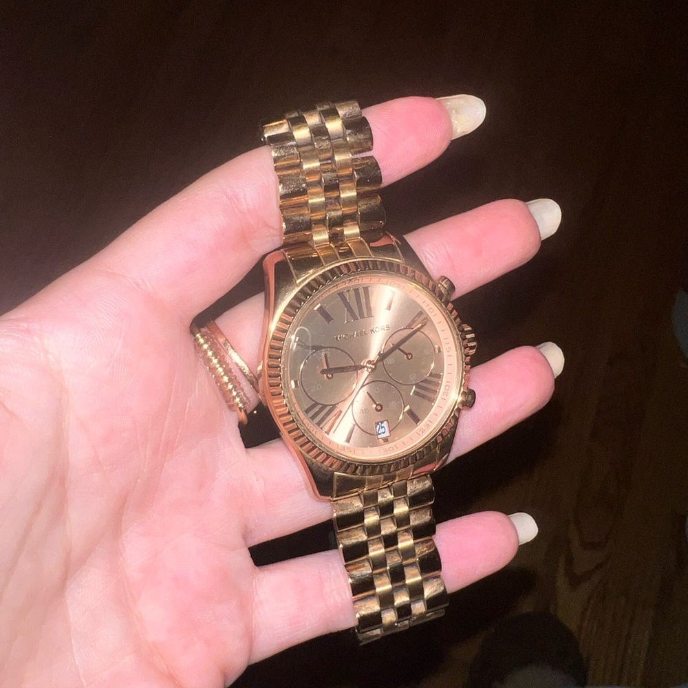 Michael Kors Rose Gold Watch - Picture 2 of 5